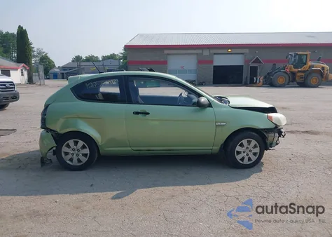 2008 Hyundai Accent Gs z USA, uszkodzony, nr VIN KMHCM36C98U103843